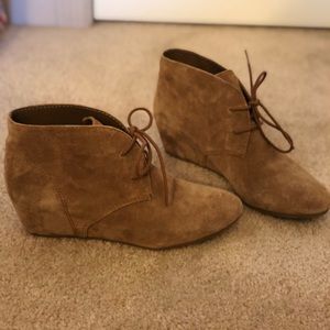 Nine West Joanis suede leather wedge bootie